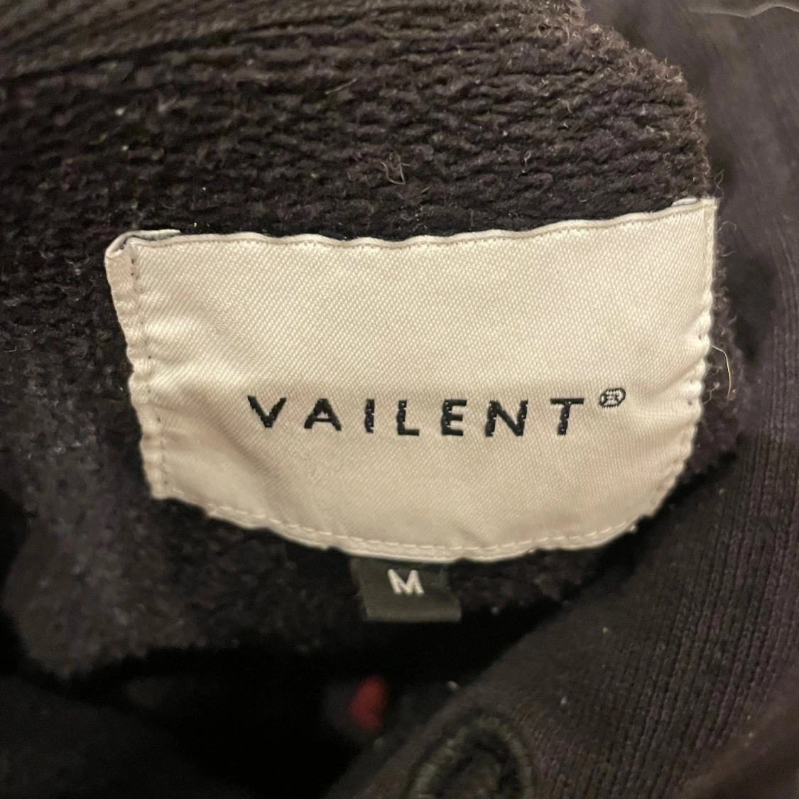 Svart hoodie från Vailent med tryck - 3