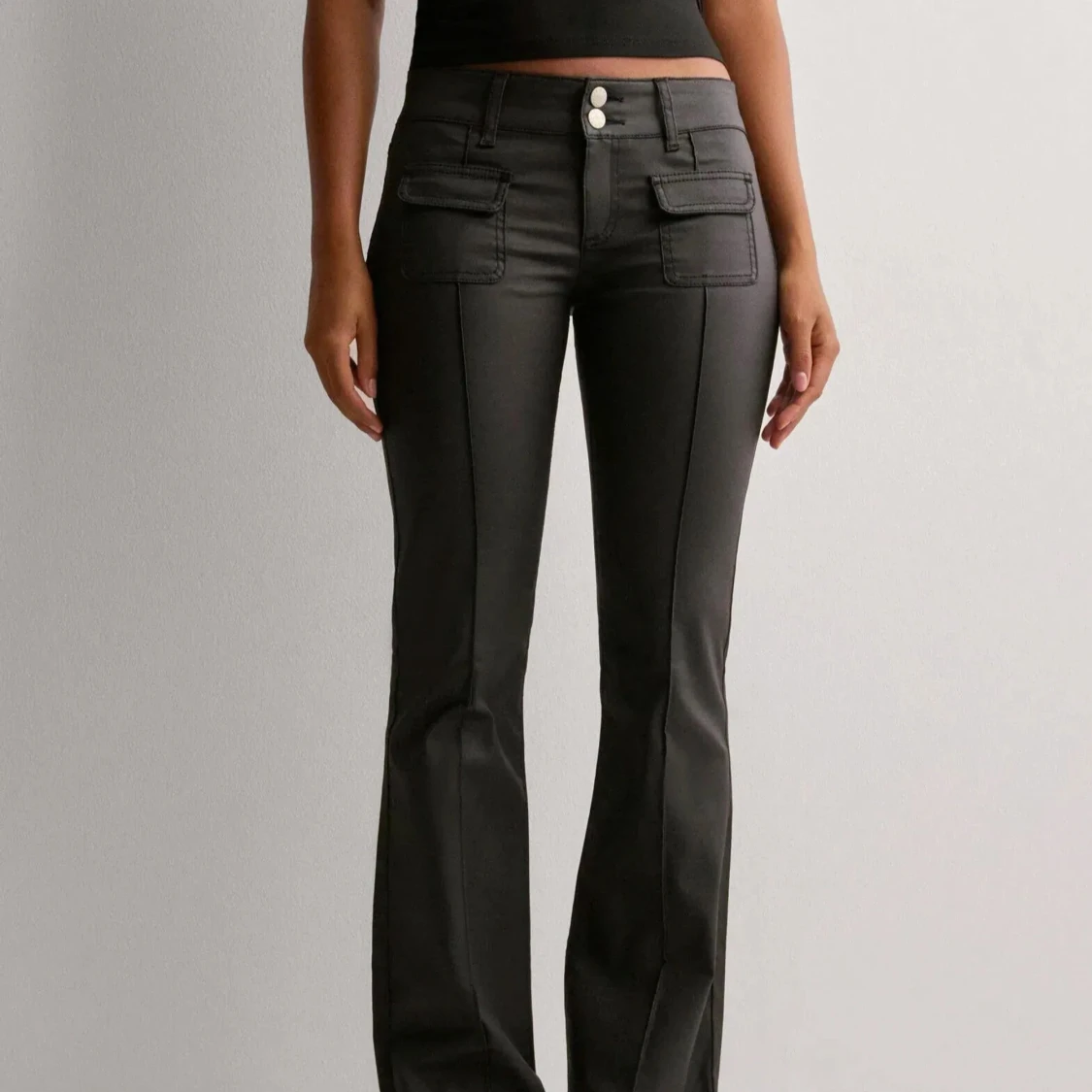 Svarta bootcut byxor från Nelly