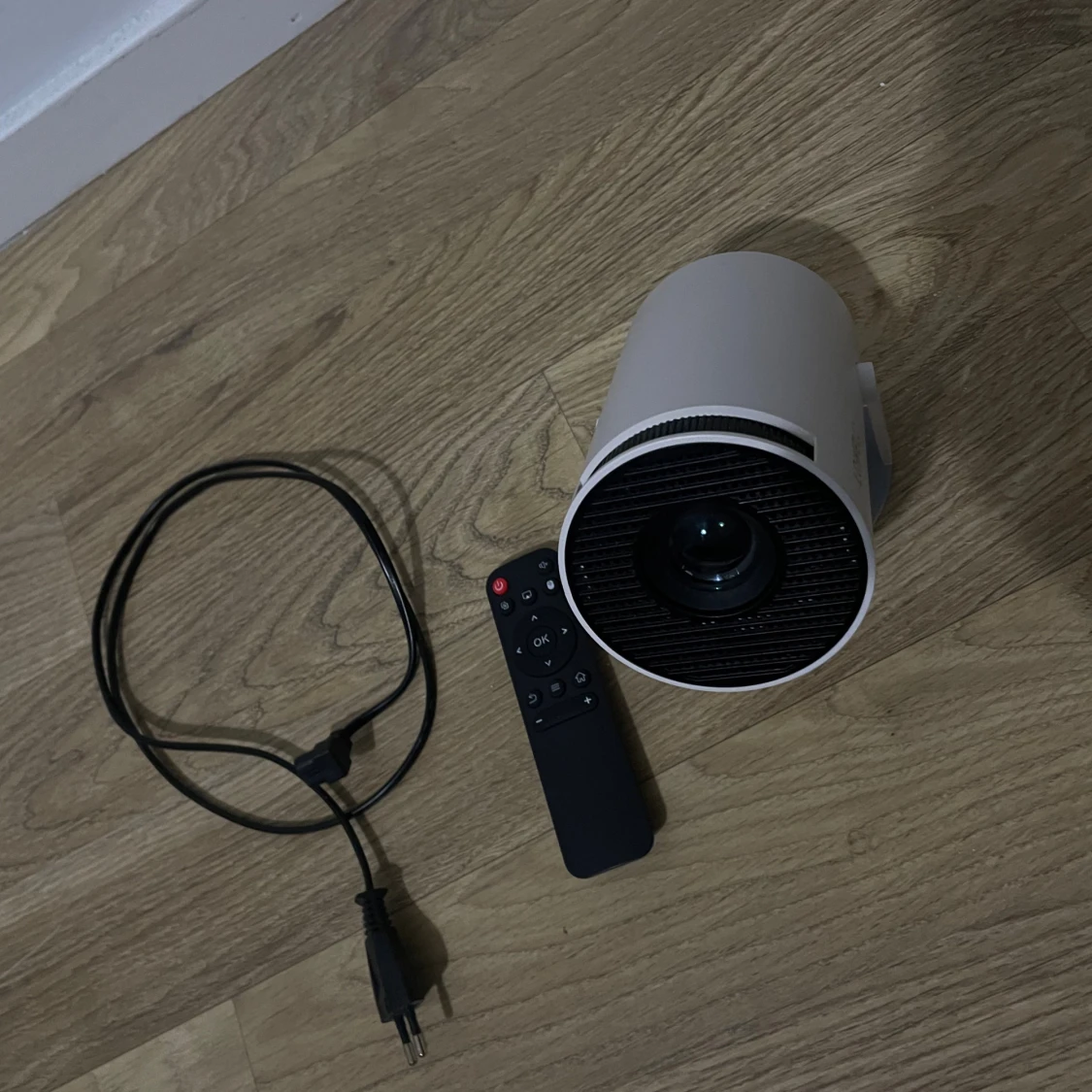 Lqwell Smart Projektor