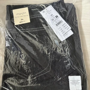 Ultra low flare jeans från Gina Tricot - Gå in på min profil för att se jeansen! Det är annonsen innan! Säljer 2 likadana par pga fel storlek ❤️❤️