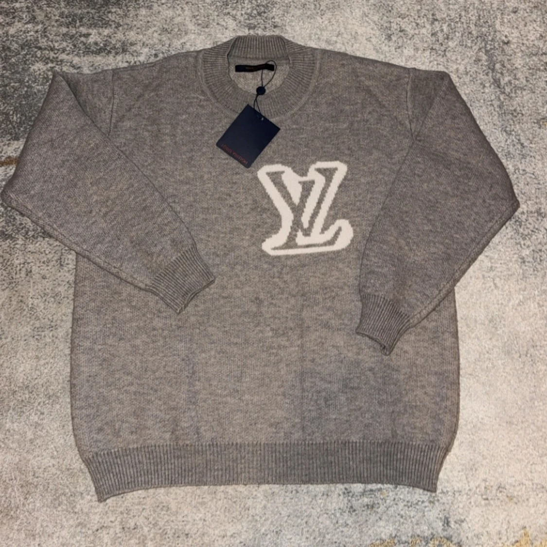 Grå stickad tröja Louis Vuitton