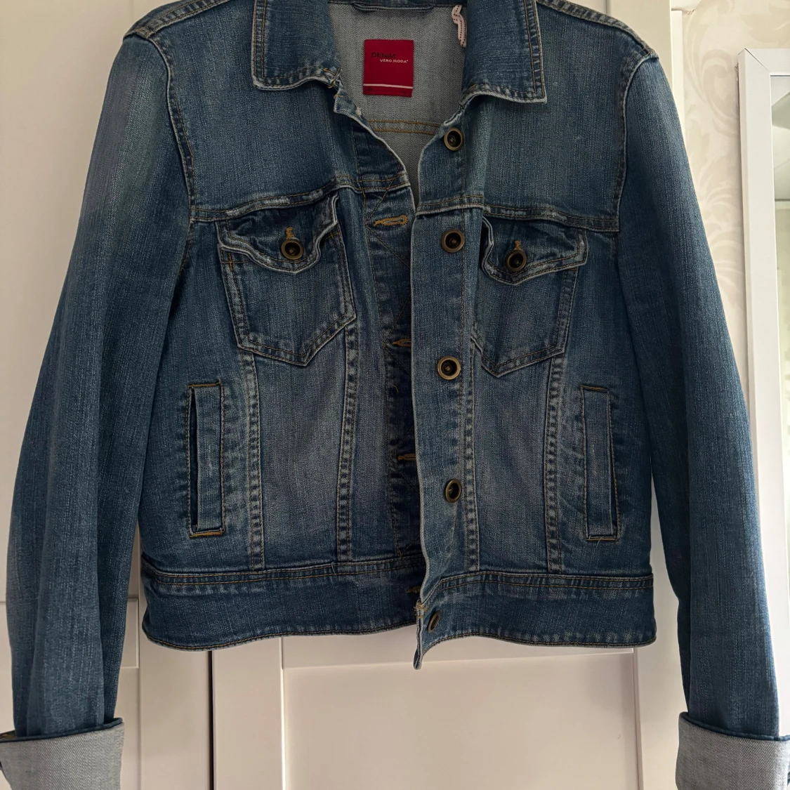 Blå jeansjacka från Divided