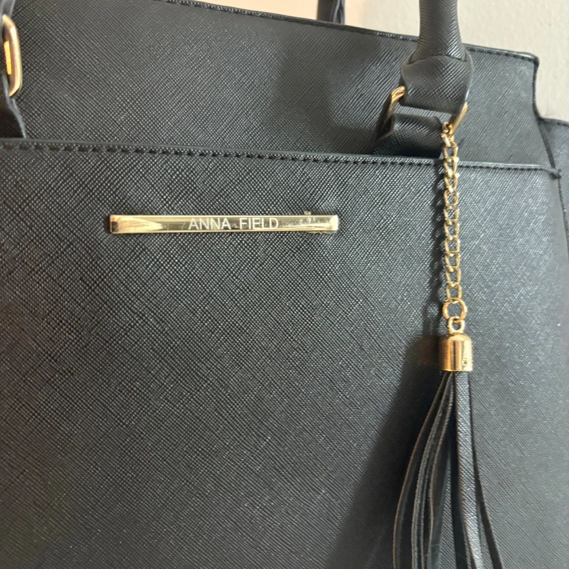 Svart handväska från Anna Field - 1
