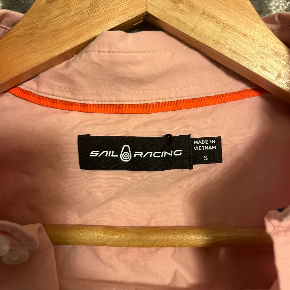 Ljusrosa skjorta från Sail Racing - 2