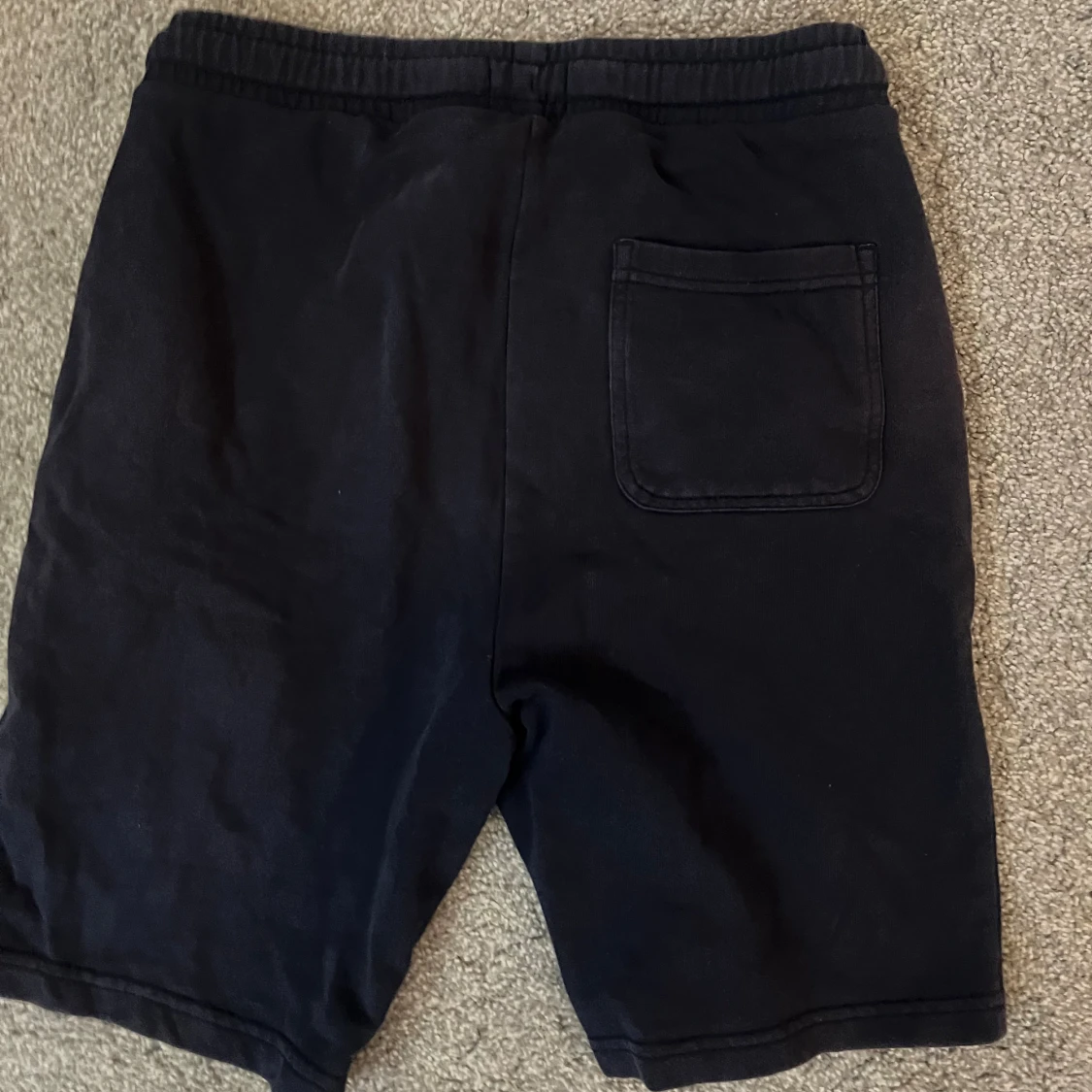 Mörkblå shorts från Lyle & Scott - 1