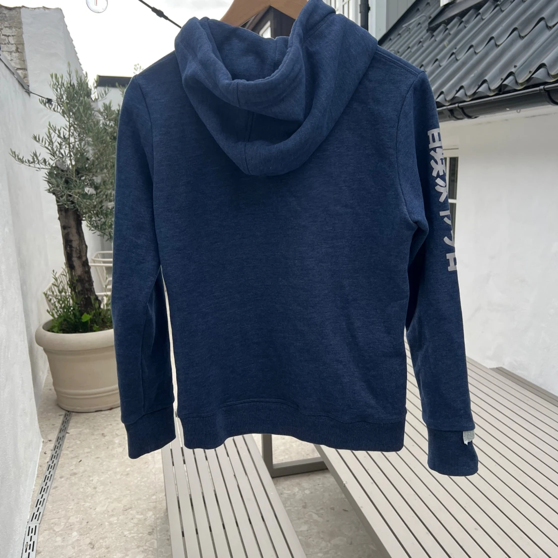 Marinblå Superdry hoodie med tryck - 2