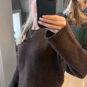 Stickad tröja bikbok - Jättefin lite större stickad tröja från bikbok i st xs