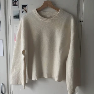 stickad arket tröja - jättefin stickad tröja från arket i alpacka, säljer då jag har en till