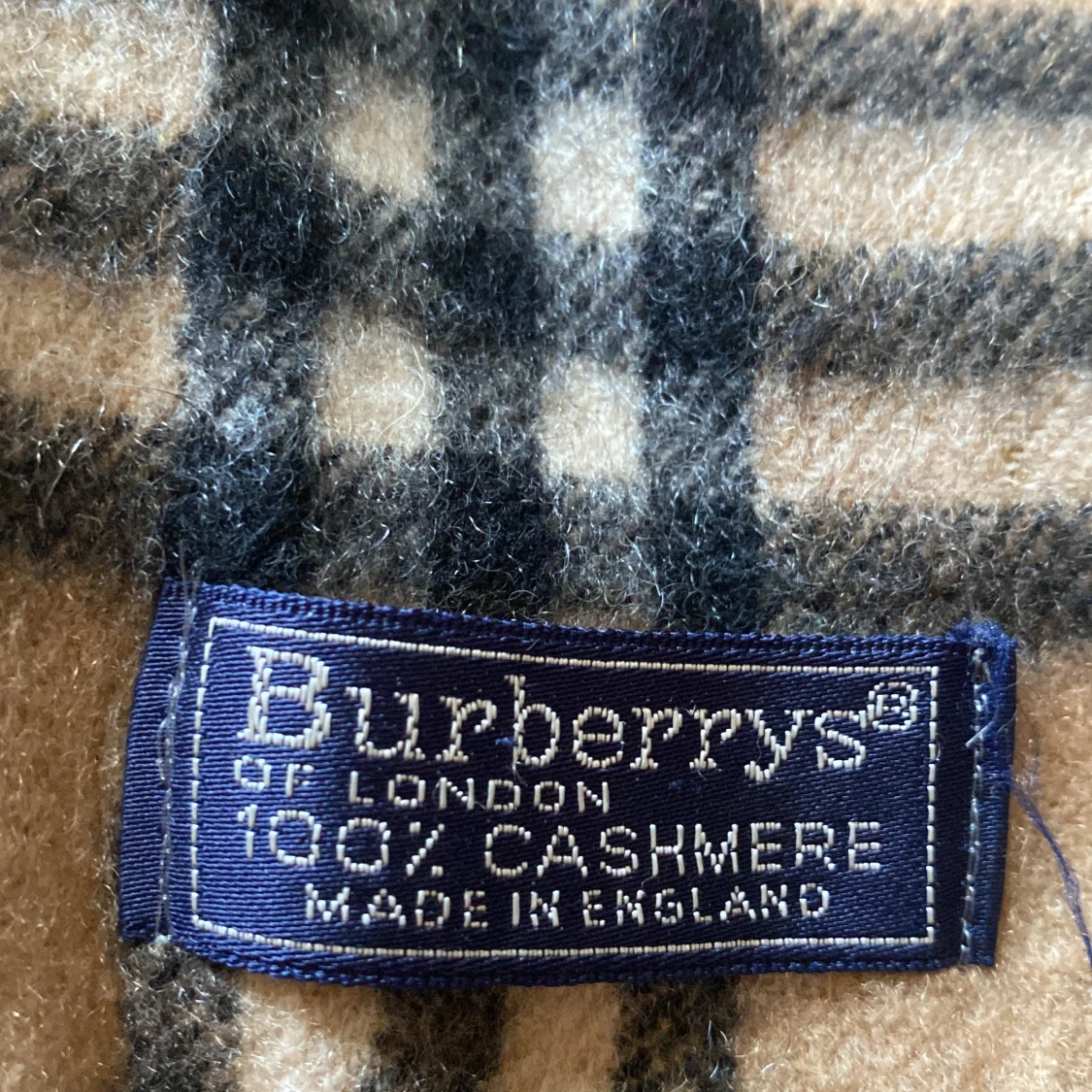 Rutig beige halsduk från Burberrys - 1