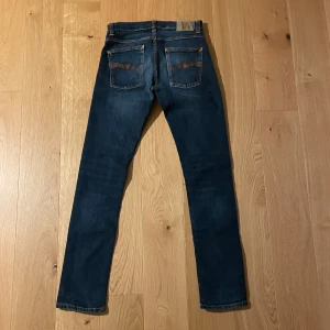 Nudie Jeans Grim Tim blå jeans 31/34 - Säljer ett par Nudie Jeans Grim Tim i modellen Authentic Deep. Storlek W31 L34