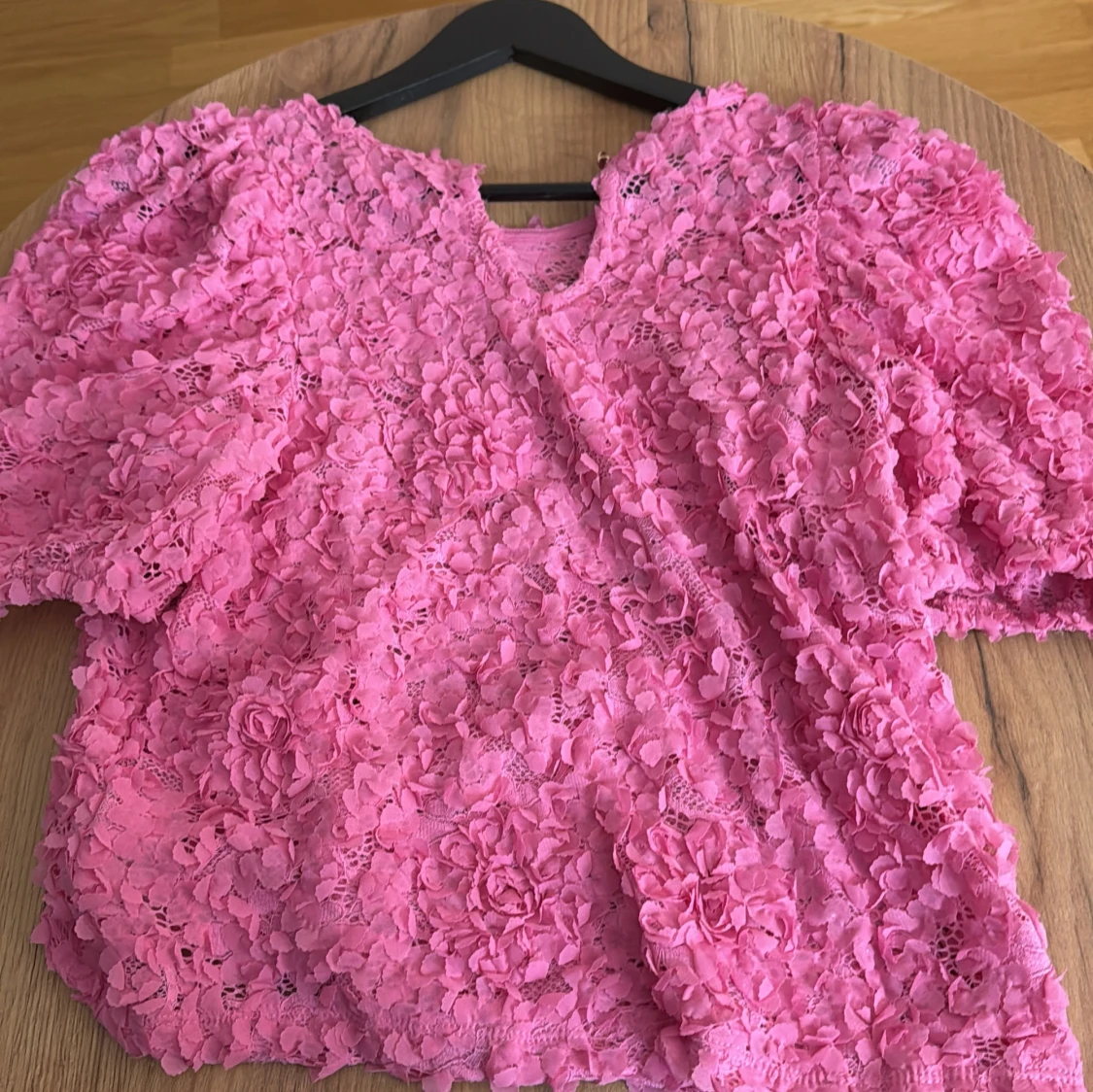 Rosa blommig blus från Holly & White - 1