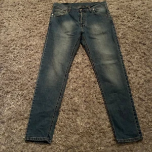 Dondup jeans - Riktigt fina dondup jeans!! Vid snabb affär kan priset diskuteras!!