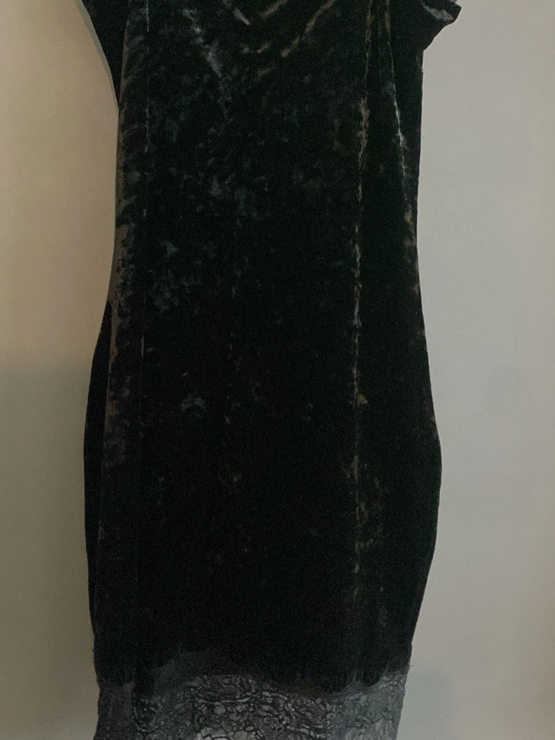 Svart sammetsklänning med spetskant - 2