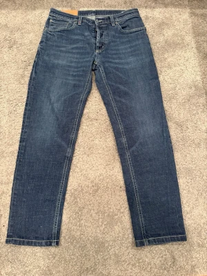 Dondup George  - Snygga Dondup George i grymt bra skick. Storlek W31, skick 9/10. Hör av dig vid minsta lilla fundering ✅