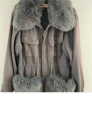 Custommade jacka -  Storlek s-m i jätte bra skick. Priset kan diskuteras