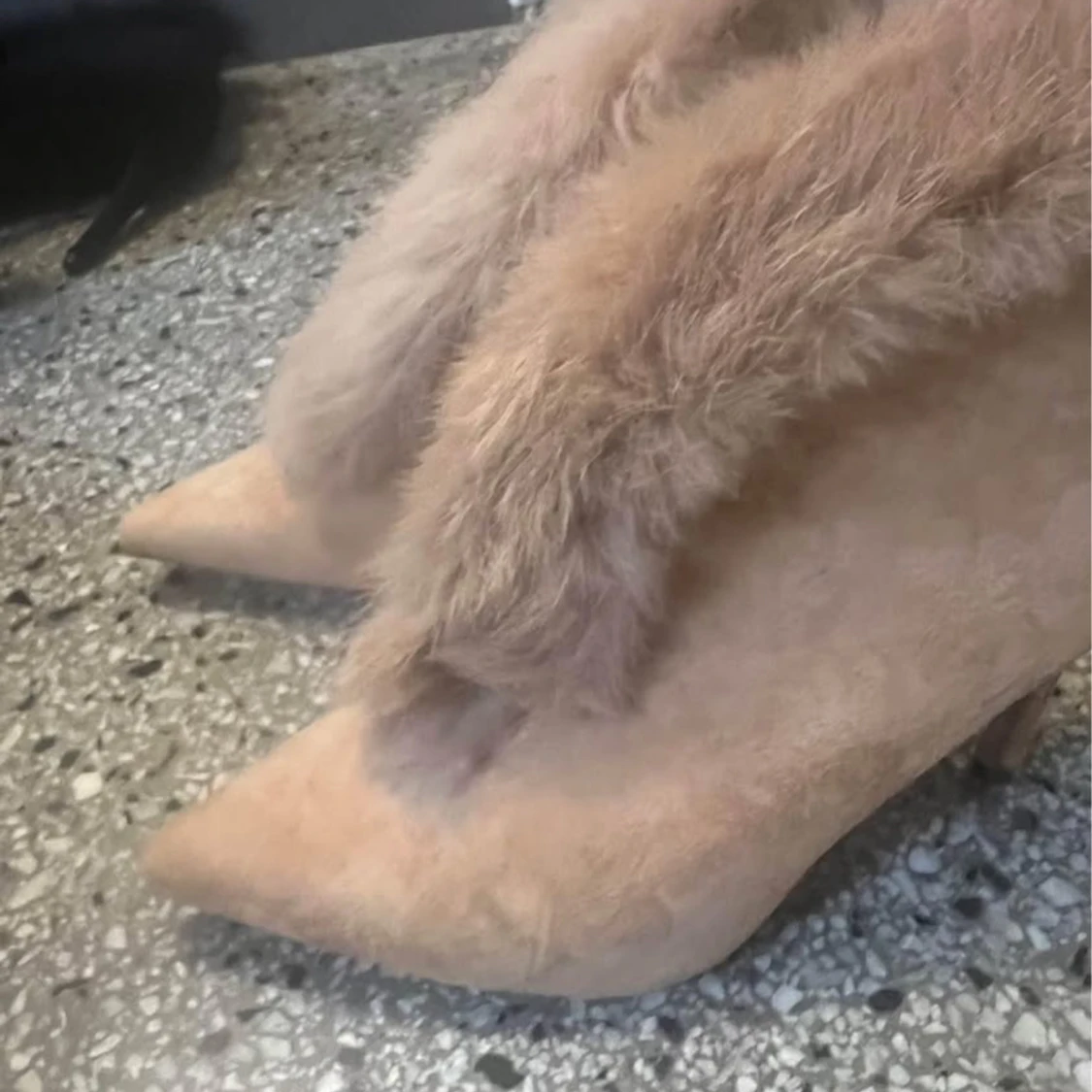 Beiga stövletter med pälsdetalj - 1