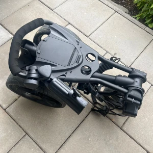 Golfvagn från Four-D i riktigt fint skick! - Endast använd 8-10 gånger.   Nypris över 2000kr. 