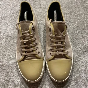 Lanvin cap toe - Hej🤗, säljer nu mina extremt fina och eftertraktade skor från märket Lanvin i storlek 44. Skorna är i väldigt fint sick och passar bra oavsett tillfället. Skriv vid fler funderingar!
