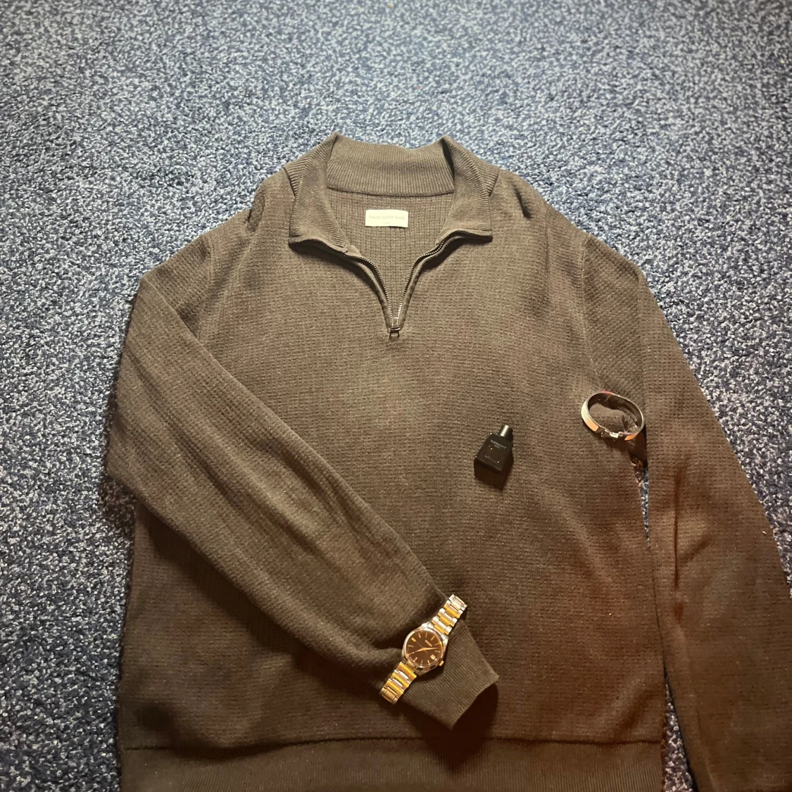 Brun stickad half zip från These Glory Days