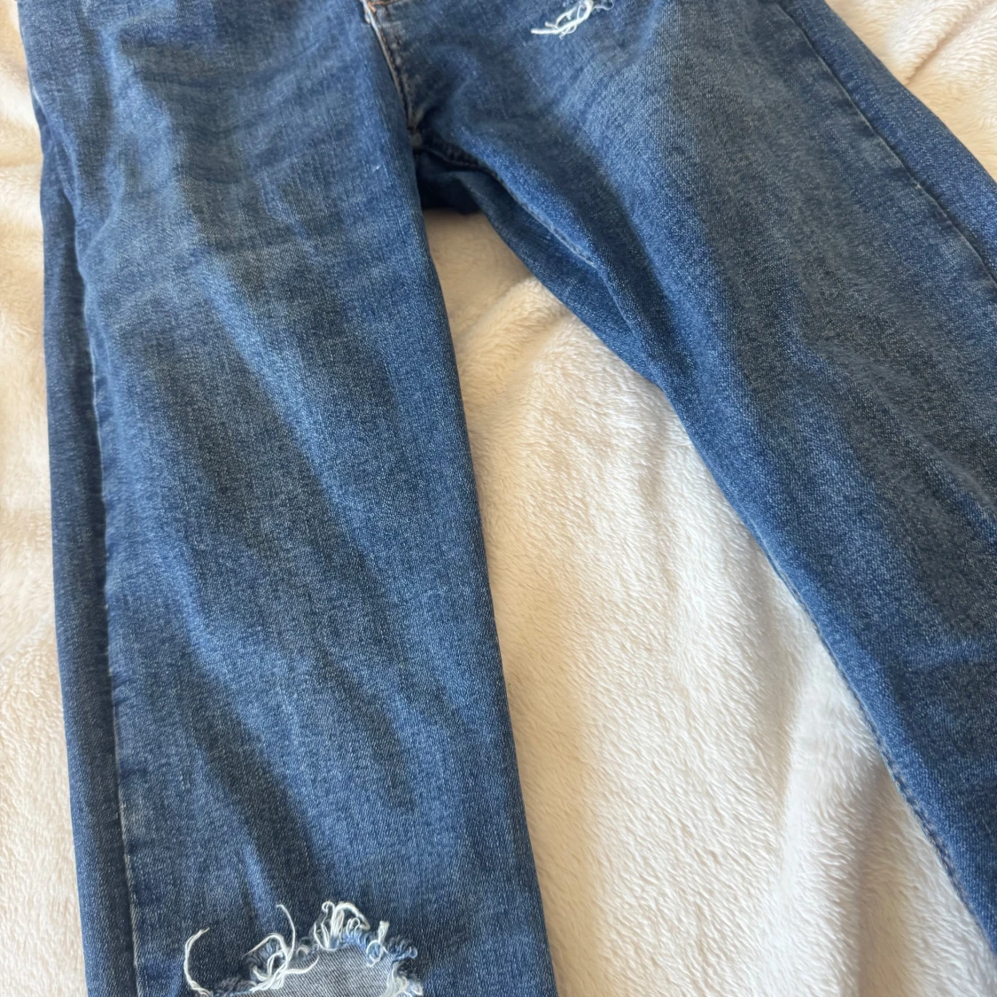 Blå slitna jeans från Perfect Jeans - 3