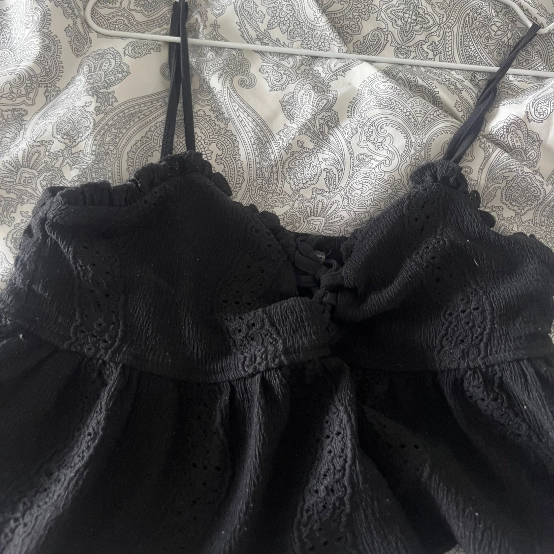 Svart croppad linnetopp med spets - 2