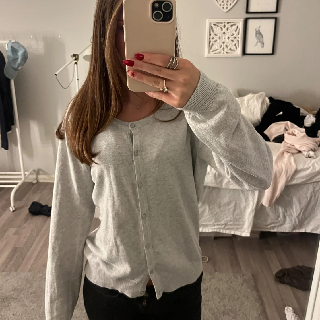 Ljusgrå kofta med knappar