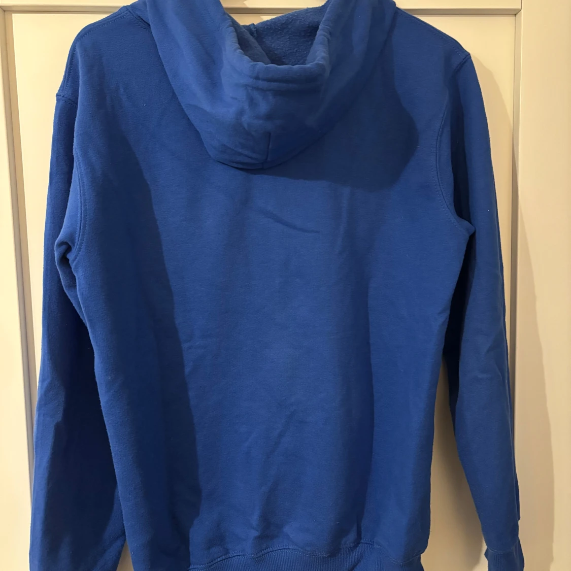 Blå hoodie med rainstones. Gurkis Merch - 1