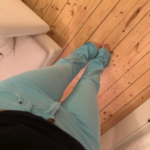 Unika Jeans - Lågmidjade unika jeans, passar S!