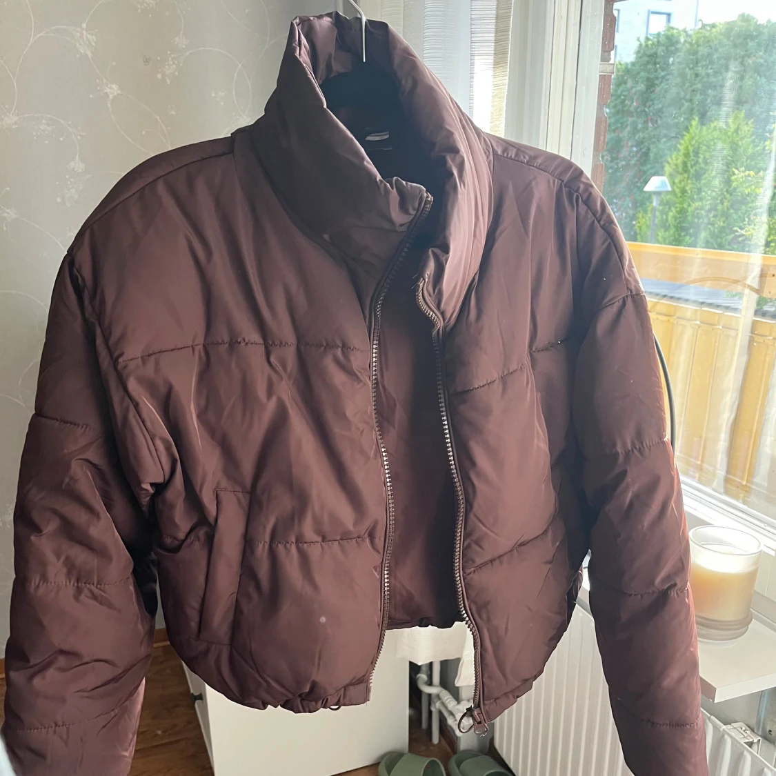 Brun pufferjacka med hög krage - 1