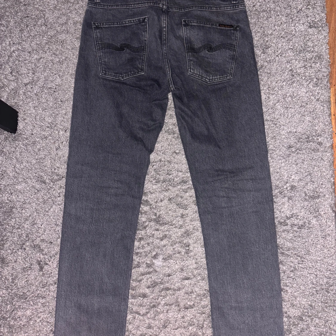 Grå Lean Dean jeans från Nudie Jeans - 1