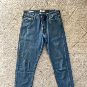Jack & Jones jeans - Inte så loose passform, W30 och L32