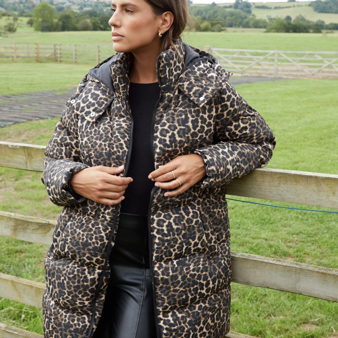 Leopardmönstrad pufferjacka med huva - 1