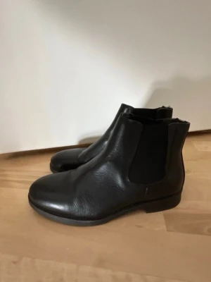 Pace Chelsea boots - Säljer nu mina Chelsea boots från Pace i storlek 43