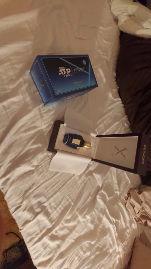 Xerjoff Torino24 Limited Edition - Exklusiv parfym från Xerjoff, framtagen för Nitto ATP Finals. Snygg blå flaska och lyxig förpackning. Volym: 50 ml. Perfekt för dig som vill sticka ut med något unikt och limiterat.
