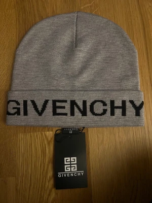 Givenchy Mössa - Helt ny 