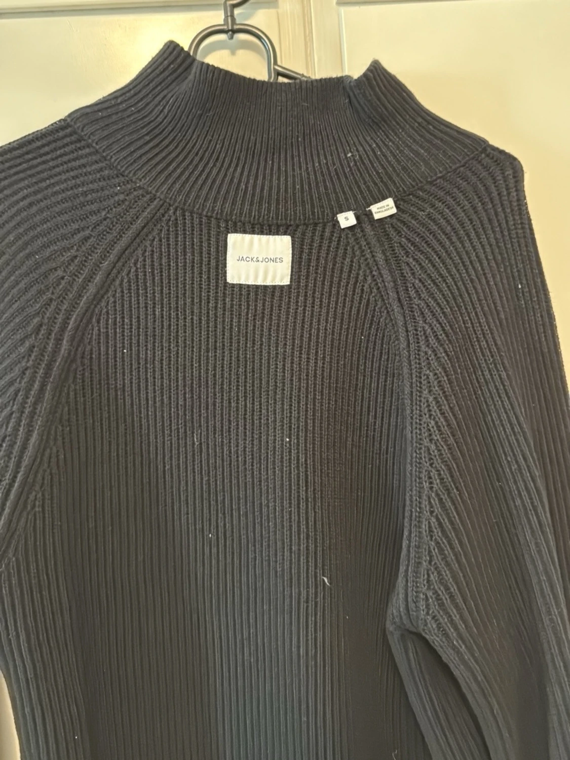 Svart ribbad stickad tröja Jack & Jones - 1
