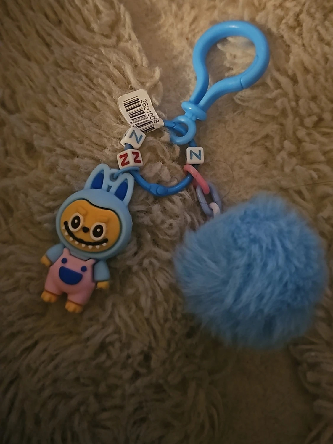 Blå fluffig nyckelring med figur - 1