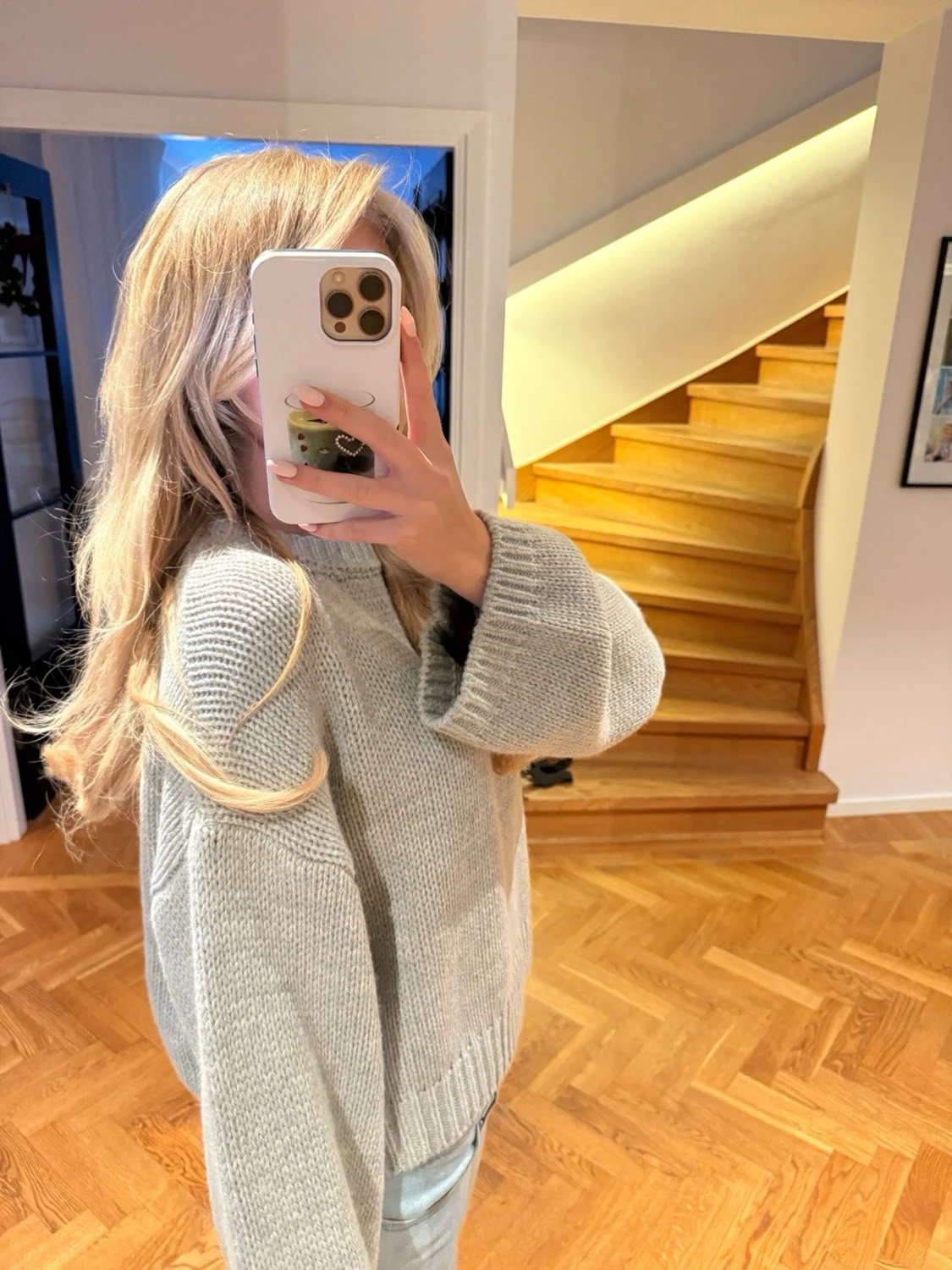 Ljusgrå stickad tröja med vida ärmar - 3