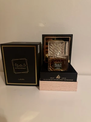 Lattafa khamrah - Säljer en lattafa khmarah som jag köpte länge sen men inte använder alls, nästan helt full. Skickas samma dag.