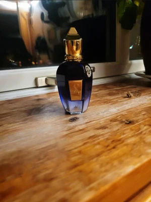 Xerjoff 40 Knots EdP 50ml - (Sprayad 5 ggr) Otroligt lyxig parfym på 50ml 🌊 Om du behöver mer bilder eller Kvitto, tveka inte på att fråga! Kommer I original förpackning och allting, Säljer andra parfymer också billigt på min profil! 😀