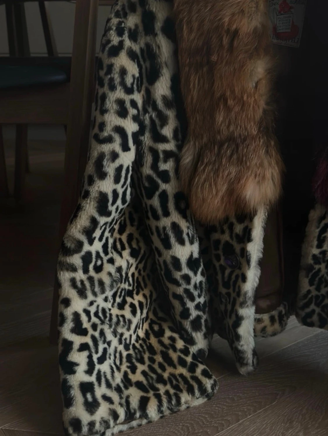 Leopardmönstrad pälsjacka med krage - 2