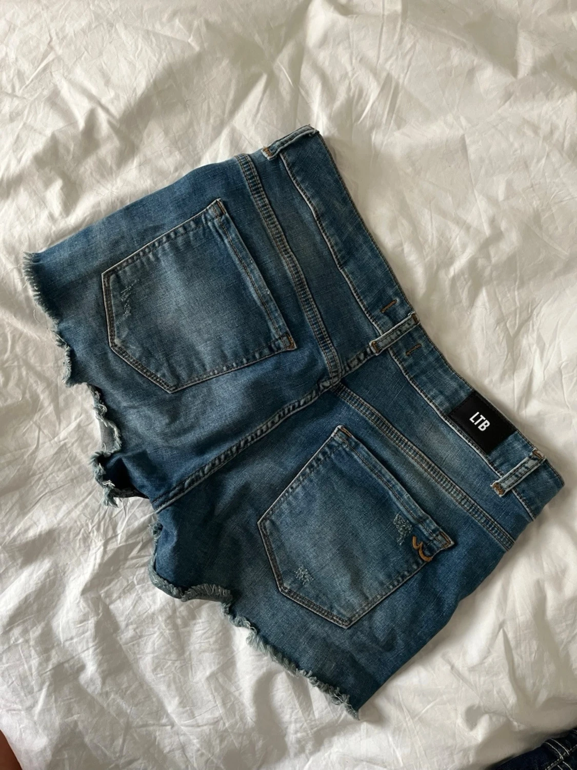 Lowwaist jeansshorts från LTB - 1