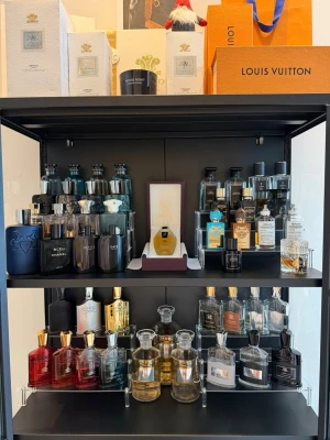 Parfym samples/splittar/parfymprover/decants/dekanter - Erbjuder samples från alla dofter i min samling. Storlekarna som är tillgängliga är 2/3/5/10/30ml. Bilder på flaskorna har jag bifogat. Bara att hojta vid funderingar över pris eller liknande. Vänligen respektera att jag ej säljer hela flaskor och vill ej byta något.