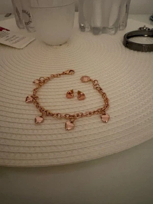 Snö of sweden  - Ett jätte fin sätt av ett armband och ett par örhängen, dom är inte använda mer än två gånger. 