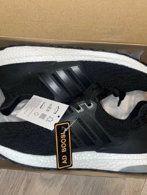 Svarta Adidas Ultraboost skor  - Svarta adidas skor 