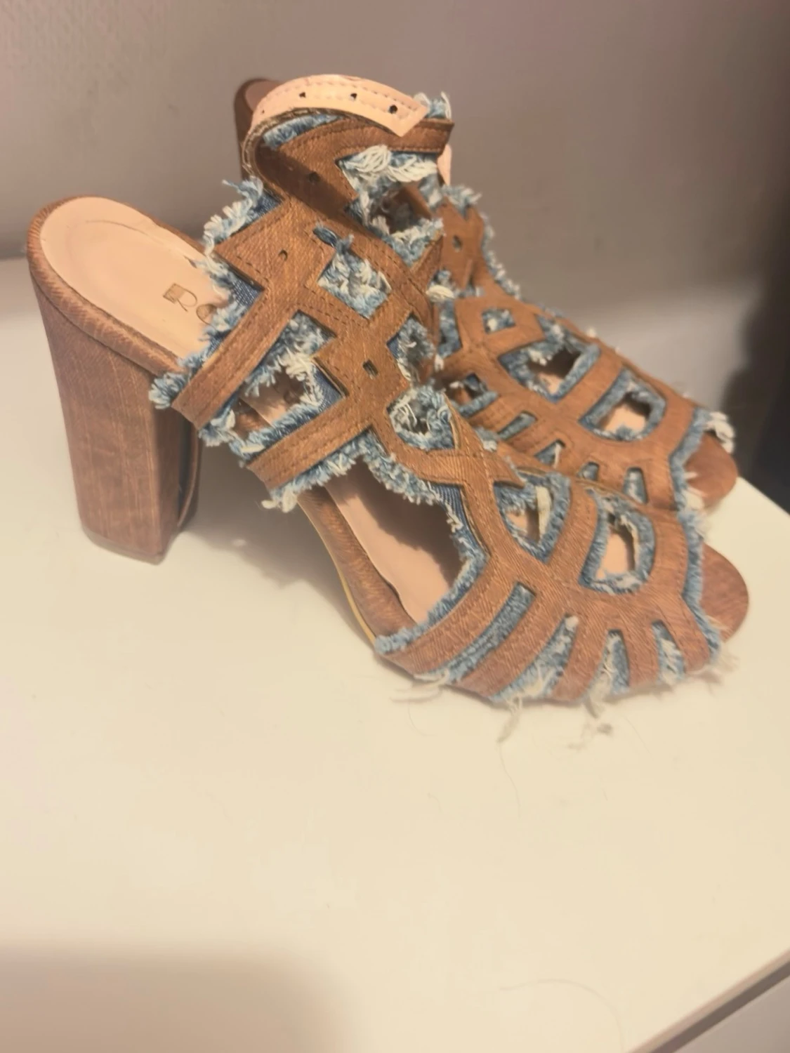 Bruna sandaler med denim och klack - 2