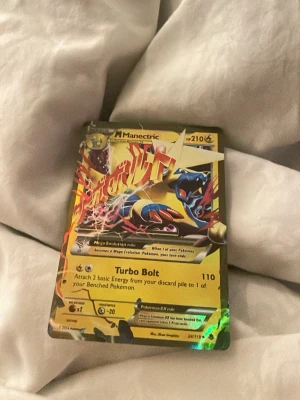 Pokémon kort  - Säljer denna M Manectric EX för ett bra pris då den är väll behandlad men kommer tyvärr utan sleeve 