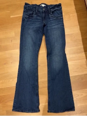 Lågmidjade jeans  - Lågmidjade jeans från Gina Young. Strl 164. 
