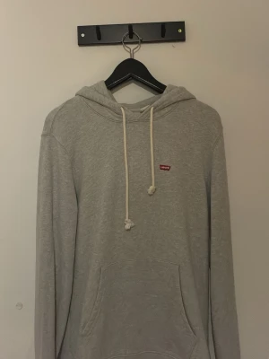 Säljer en tröja ifrån Lewis.  - Tröjan är i väldigt bra skick använd fåtal gånger väldig bekväm tröja.