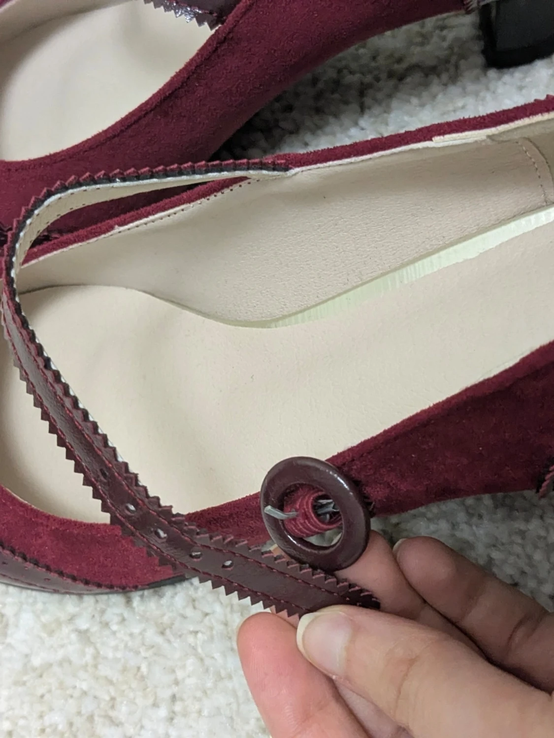 Vinröda Mary Jane pumps med mockadetaljer - 3